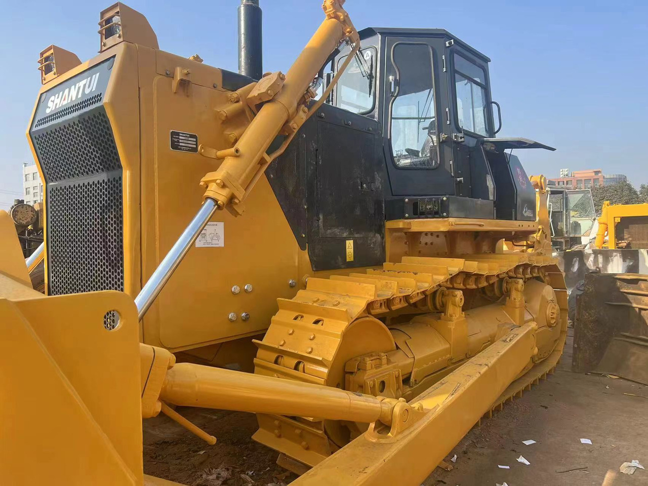 Shantui SD32 - Máy ủi: hình 3 Shantui SD32 - Máy ủi: hình 3