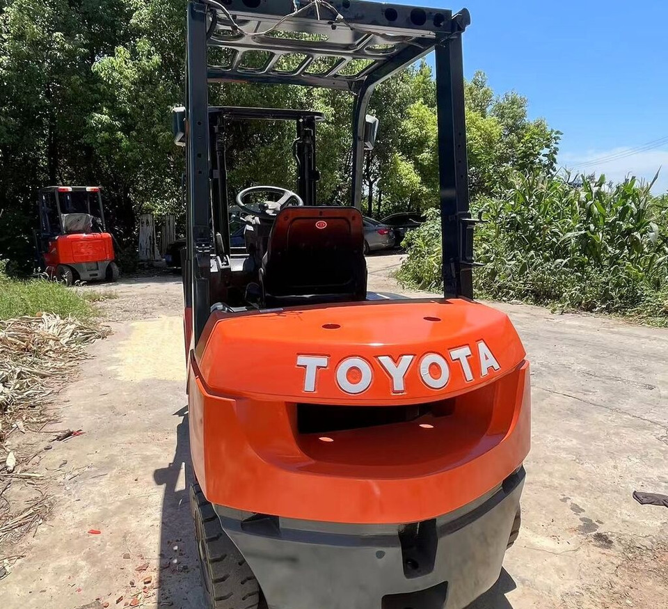 Toyota FD35 - Xe nâng diesel: hình 3 Toyota FD35 - Xe nâng diesel: hình 3