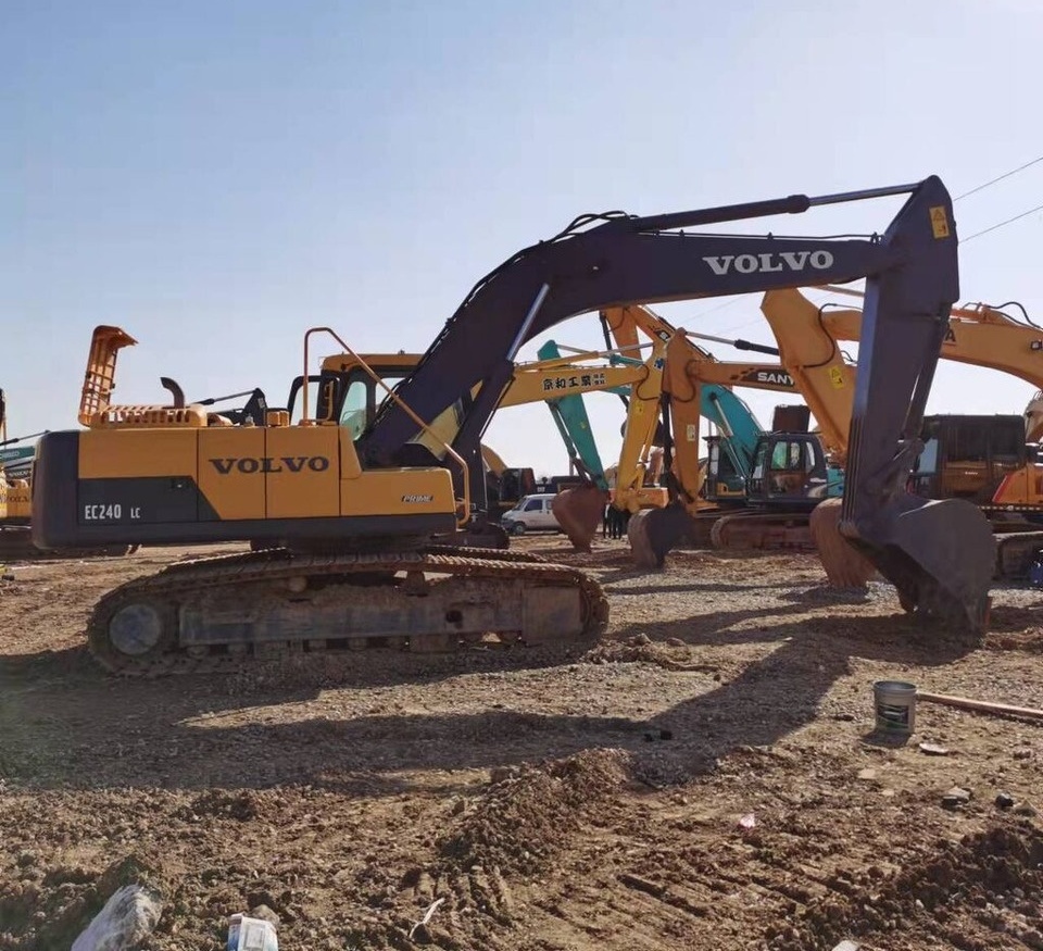 Volvo EC240LC - Máy xúc bánh xích: hình 4 Volvo EC240LC - Máy xúc bánh xích: hình 4