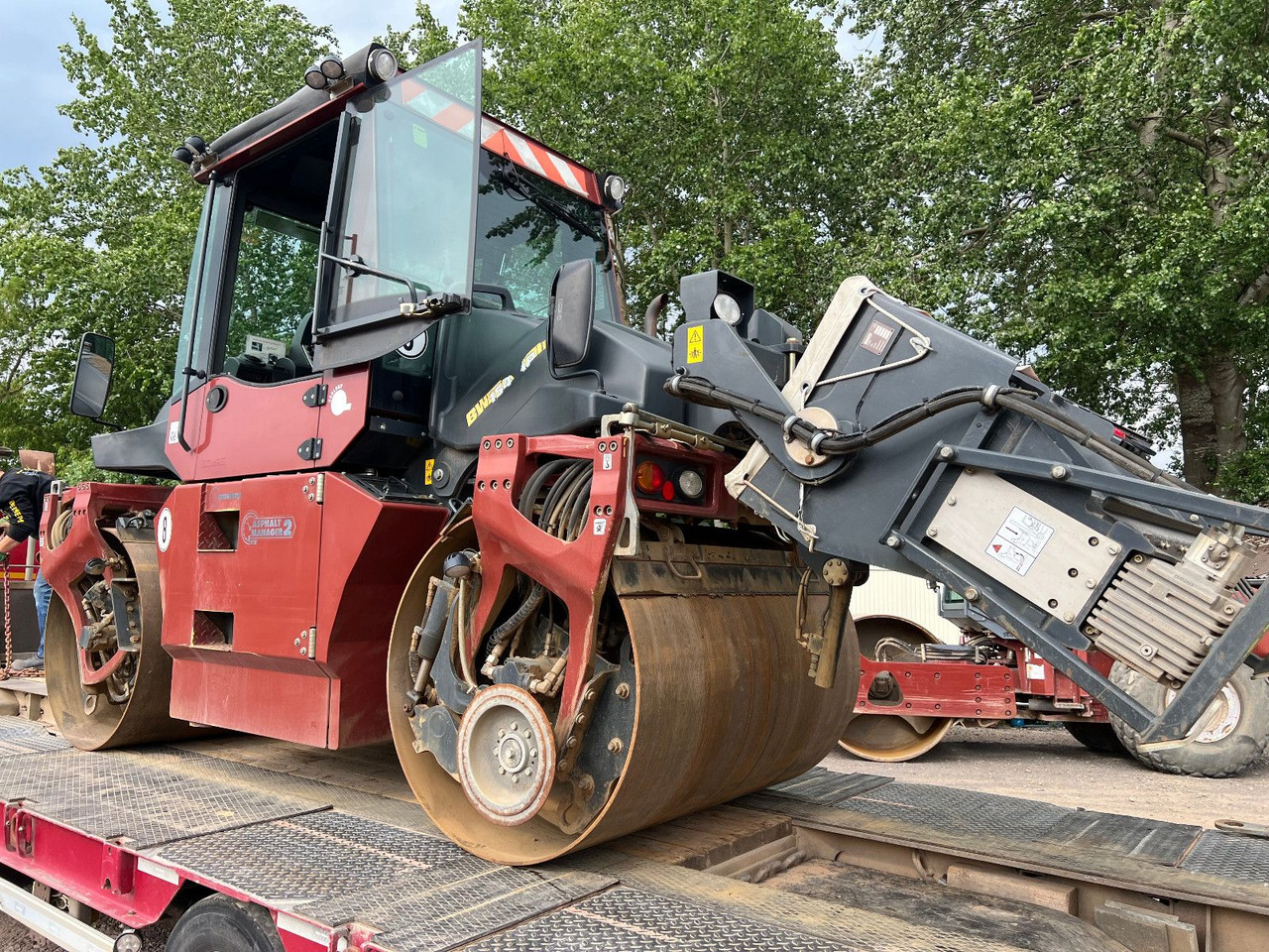 BOMAG BW 154 AP-4 AM mit Splitstreuer - Máy lăn đường: hình 1 BOMAG BW 154 AP-4 AM mit Splitstreuer - Máy lăn đường: hình 1