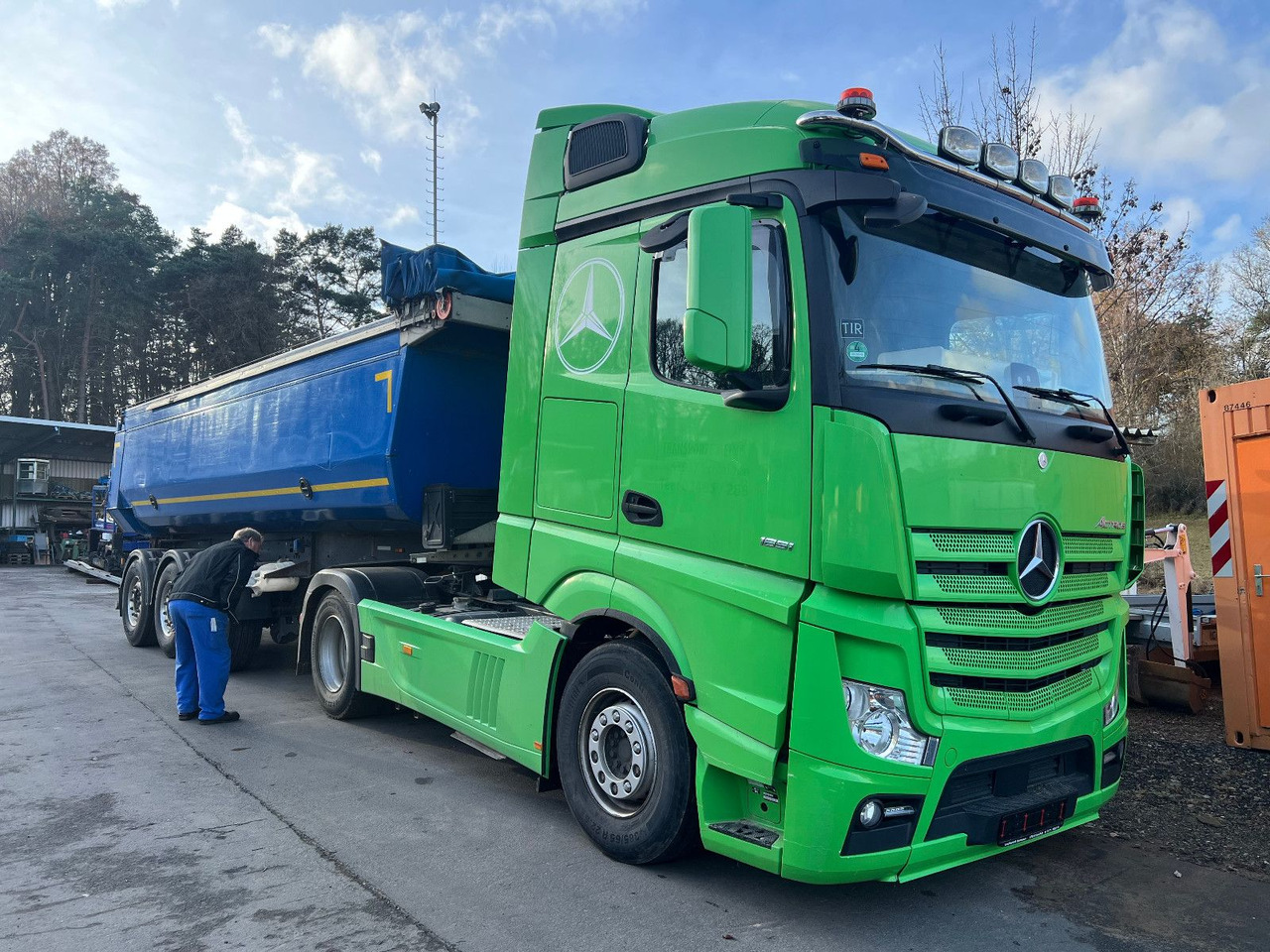 Mercedes-Benz 1851 - Xe đầu kéo: hình 1 Mercedes-Benz 1851 - Xe đầu kéo: hình 1