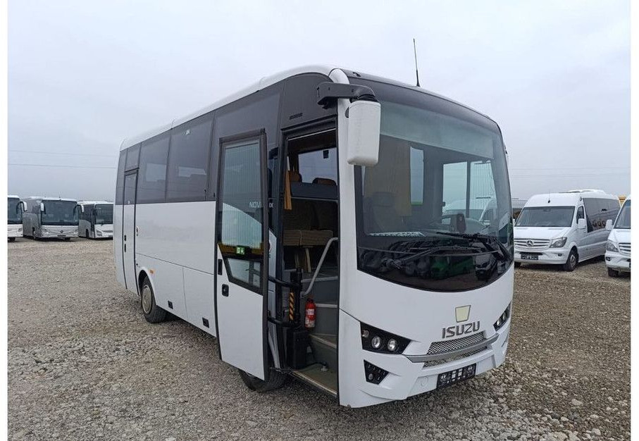 Isuzu Novolux - Xe bus ngoại ô: hình 1 Isuzu Novolux - Xe bus ngoại ô: hình 1
