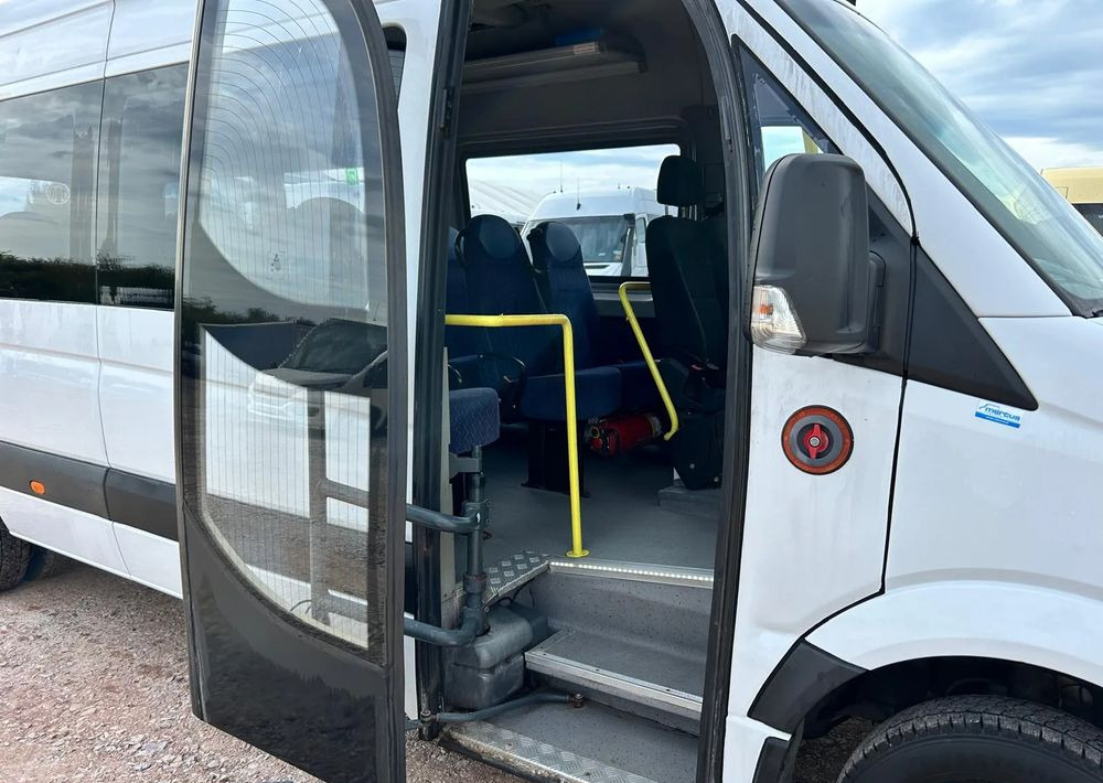 Xe bus mini, Xe van chở khách Mercedes-Benz Sprinter 516: hình 10