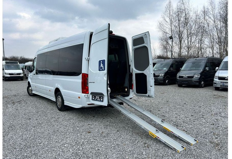 Xe bus mini, Xe van chở khách Mercedes-Benz Sprinter 517: hình 7