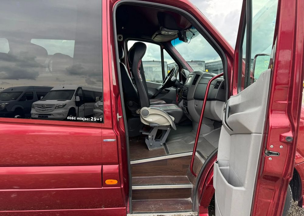 Xe bus mini, Xe van chở khách Mercedes-Benz Sprinter 519: hình 8