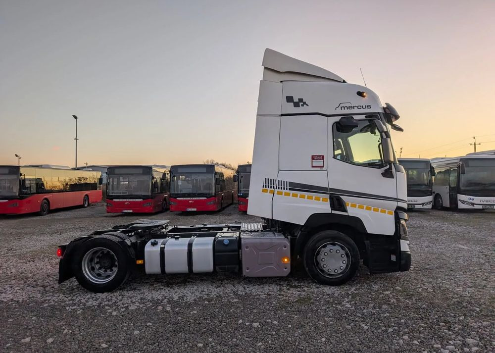 Renault T440 - Xe đầu kéo: hình 3 Renault T440 - Xe đầu kéo: hình 3