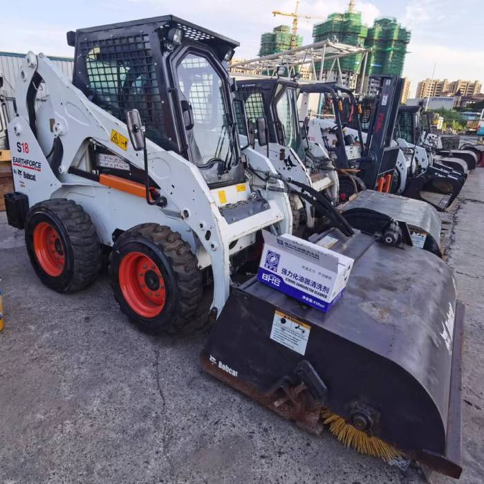 BOBCAT S18 - Máy xúc lật đa năng: hình 1 BOBCAT S18 - Máy xúc lật đa năng: hình 1