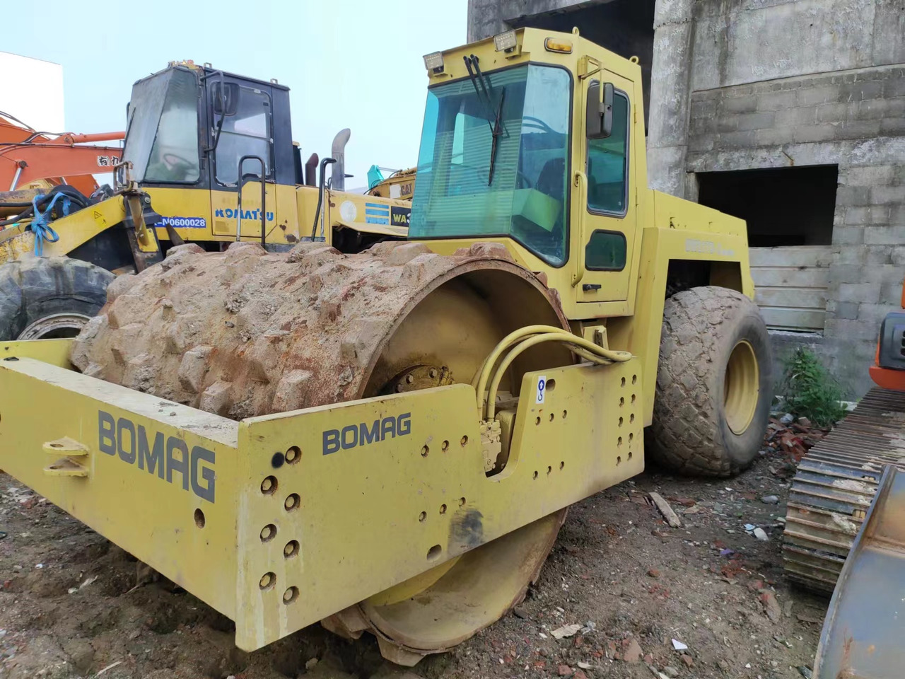 BOMAG BW 217D-2 - Máy đầm: hình 2 BOMAG BW 217D-2 - Máy đầm: hình 2