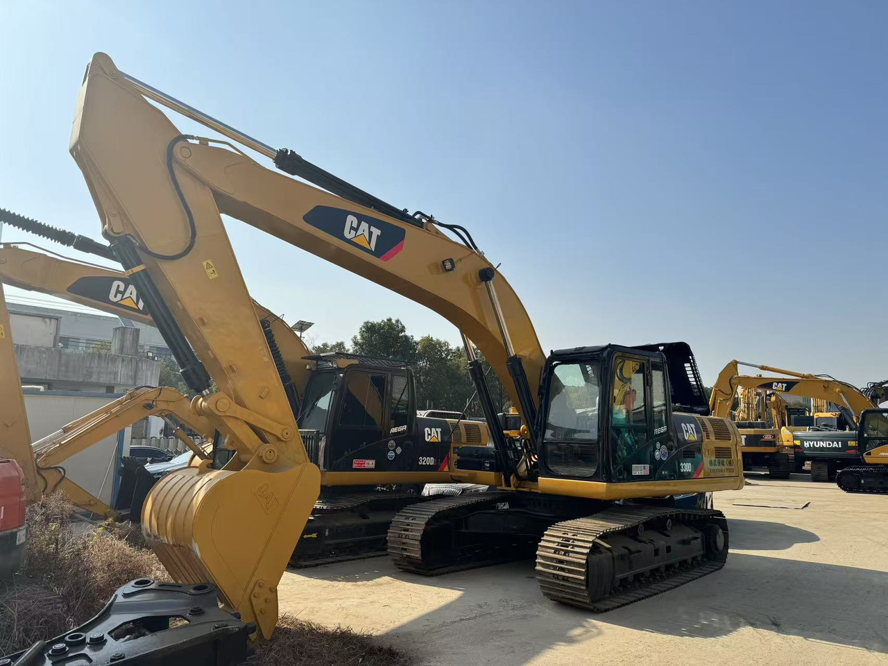 CAT 330D - Máy xúc bánh xích: hình 2 CAT 330D - Máy xúc bánh xích: hình 2