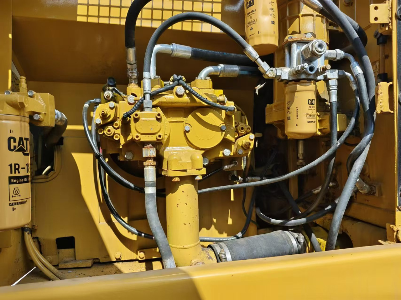 CAT 330D2 - Máy xúc bánh xích: hình 4 CAT 330D2 - Máy xúc bánh xích: hình 4