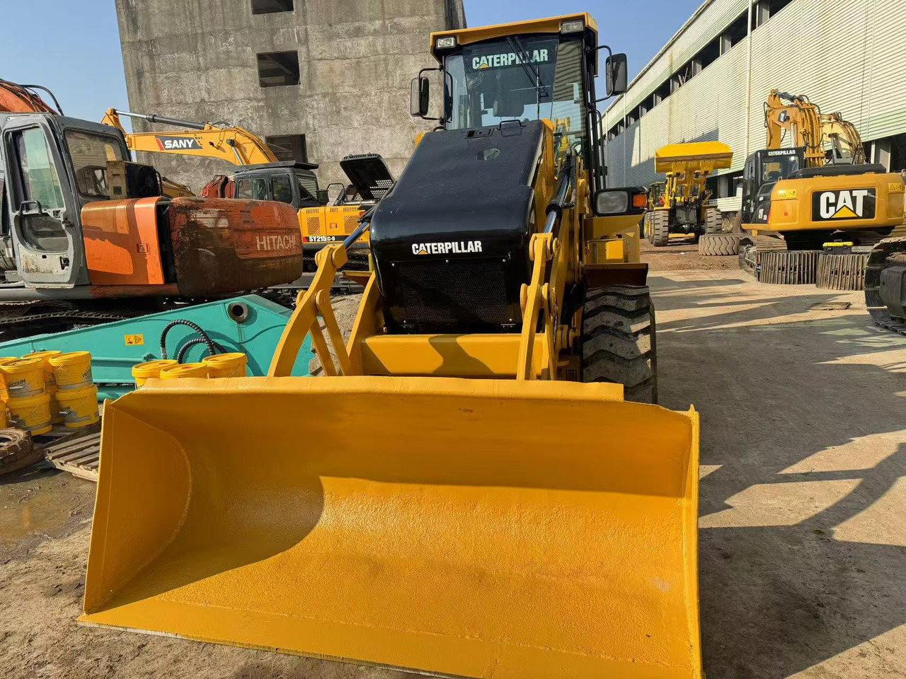 CAT 420F - Máy xúc trước múc sau: hình 1 CAT 420F - Máy xúc trước múc sau: hình 1