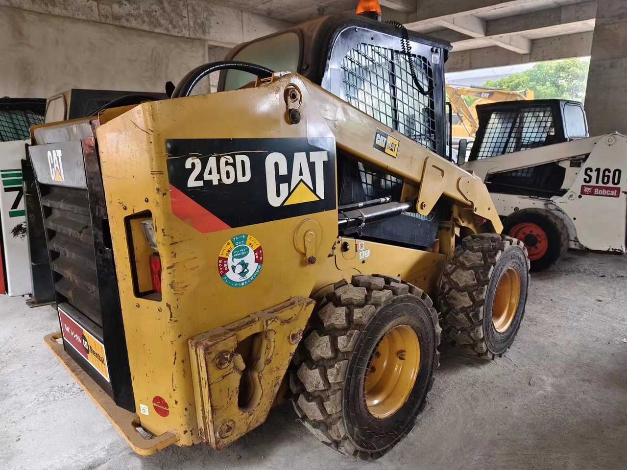 CATERPILLAR 246D - Máy xúc lật đa năng: hình 3 CATERPILLAR 246D - Máy xúc lật đa năng: hình 3