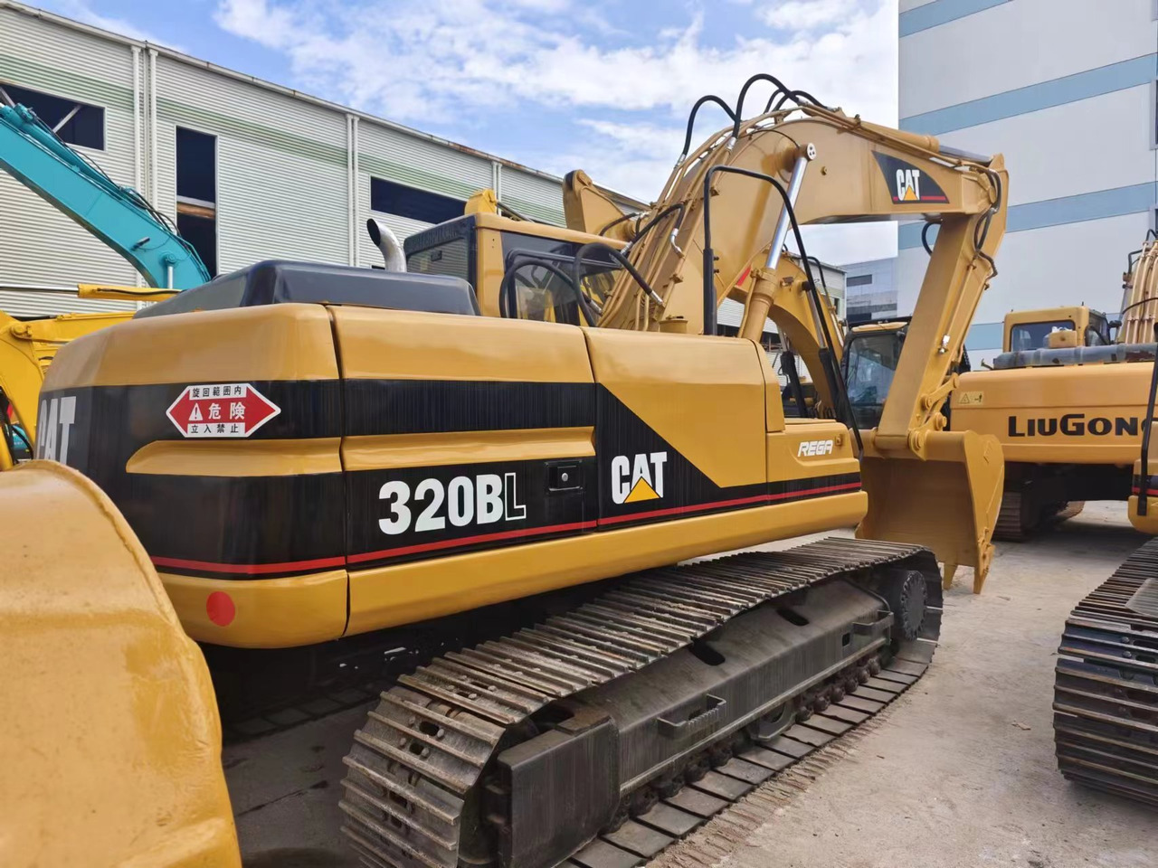 CATERPILLAR 320BL - Máy xúc bánh xích: hình 1 CATERPILLAR 320BL - Máy xúc bánh xích: hình 1