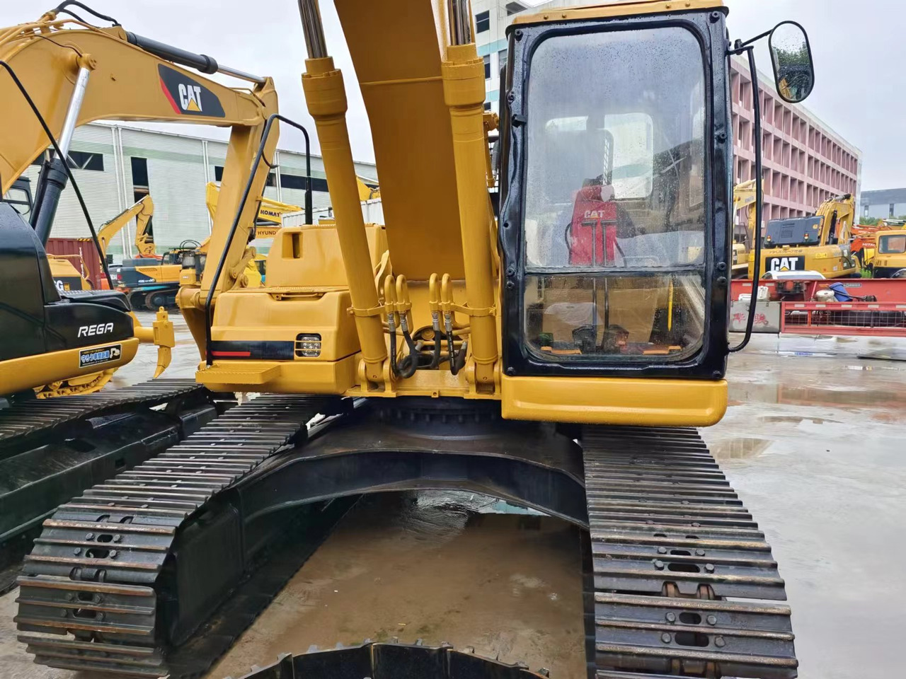 CATERPILLAR 320BL - Máy xúc bánh xích: hình 3 CATERPILLAR 320BL - Máy xúc bánh xích: hình 3