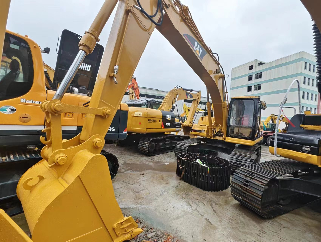 CATERPILLAR 320BL - Máy xúc bánh xích: hình 4 CATERPILLAR 320BL - Máy xúc bánh xích: hình 4