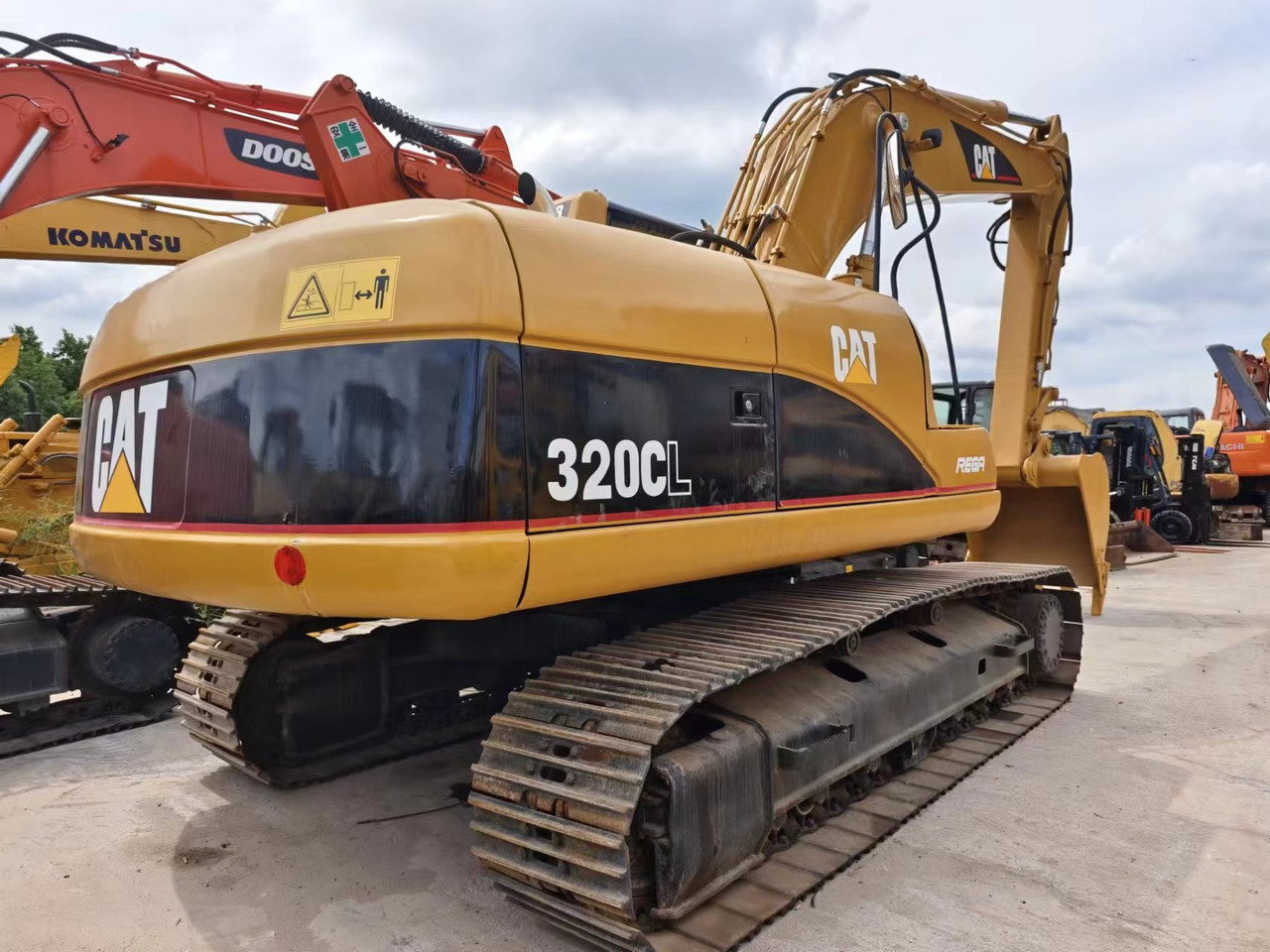 CATERPILLAR 320C - Máy xúc bánh xích: hình 2 CATERPILLAR 320C - Máy xúc bánh xích: hình 2