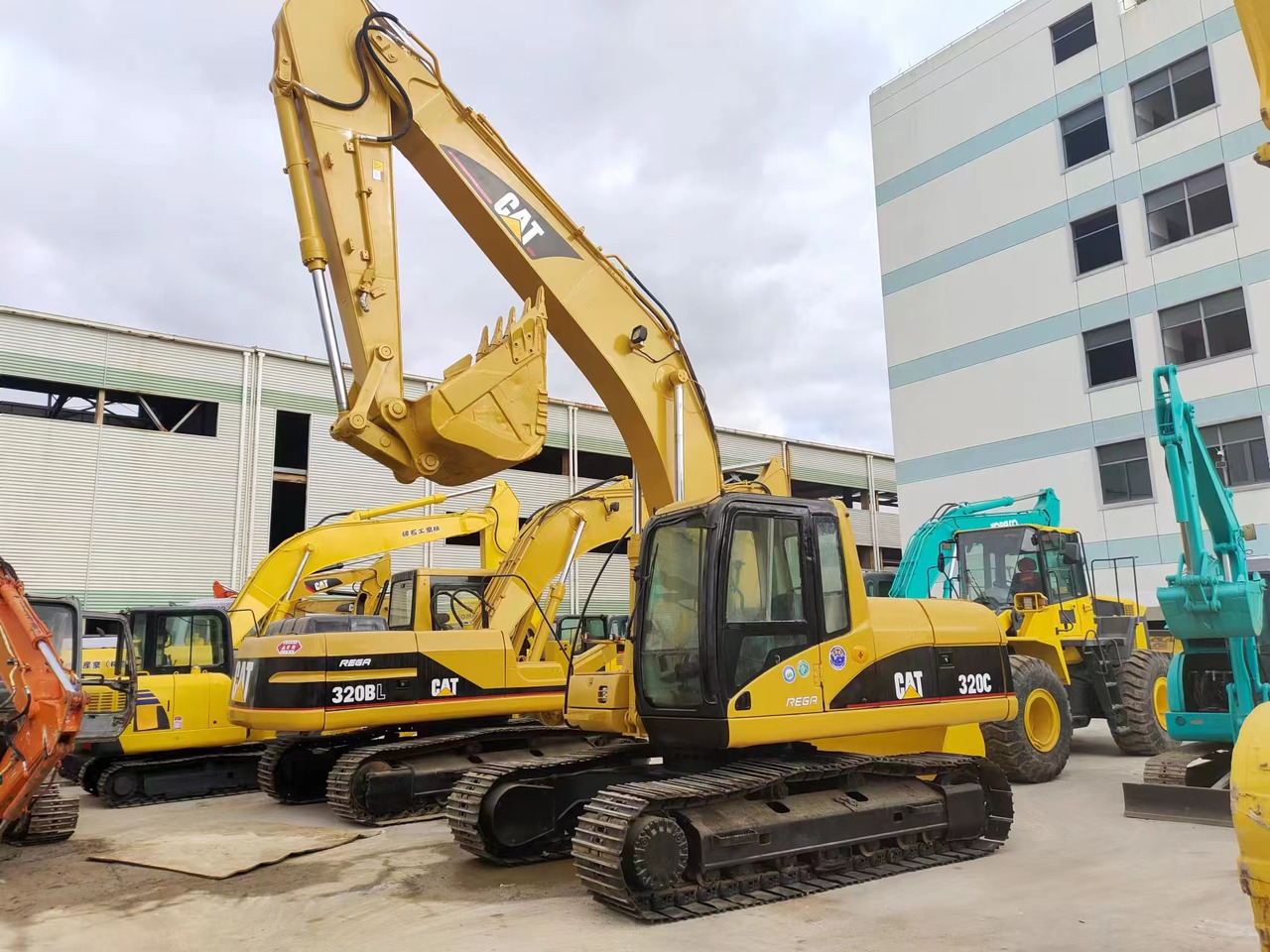 CATERPILLAR 320C - Máy xúc bánh xích: hình 3 CATERPILLAR 320C - Máy xúc bánh xích: hình 3