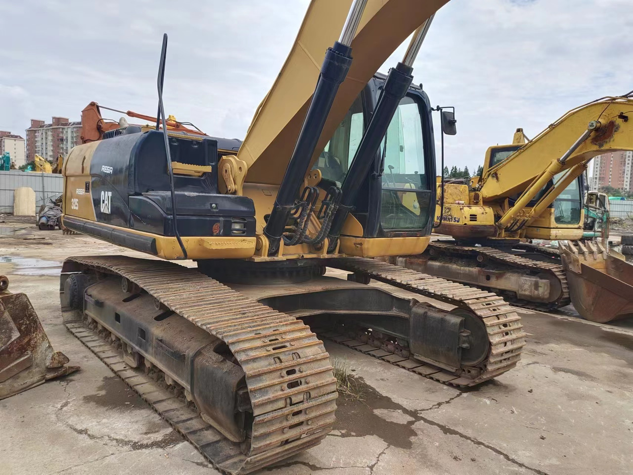 CATERPILLAR 325C - Máy xúc bánh xích: hình 3 CATERPILLAR 325C - Máy xúc bánh xích: hình 3