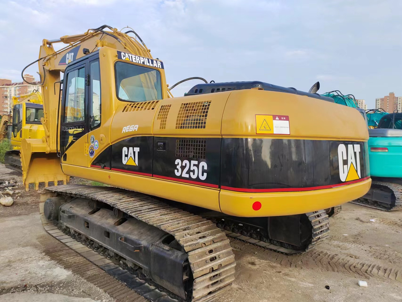 CATERPILLAR 325C - Máy xúc bánh xích: hình 2 CATERPILLAR 325C - Máy xúc bánh xích: hình 2