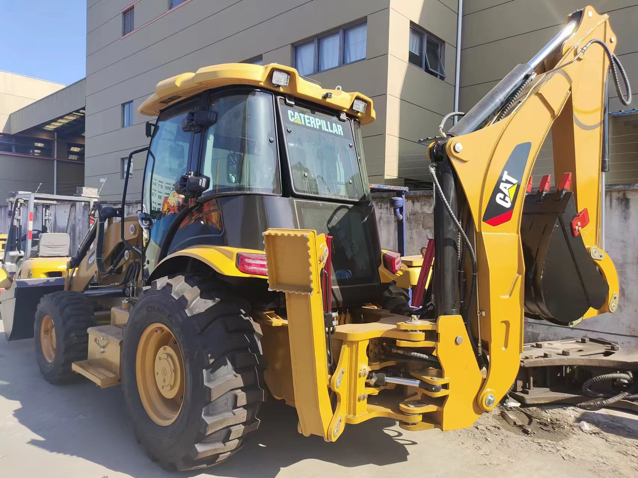 CATERPILLAR 420F - Máy xúc trước múc sau: hình 5 CATERPILLAR 420F - Máy xúc trước múc sau: hình 5