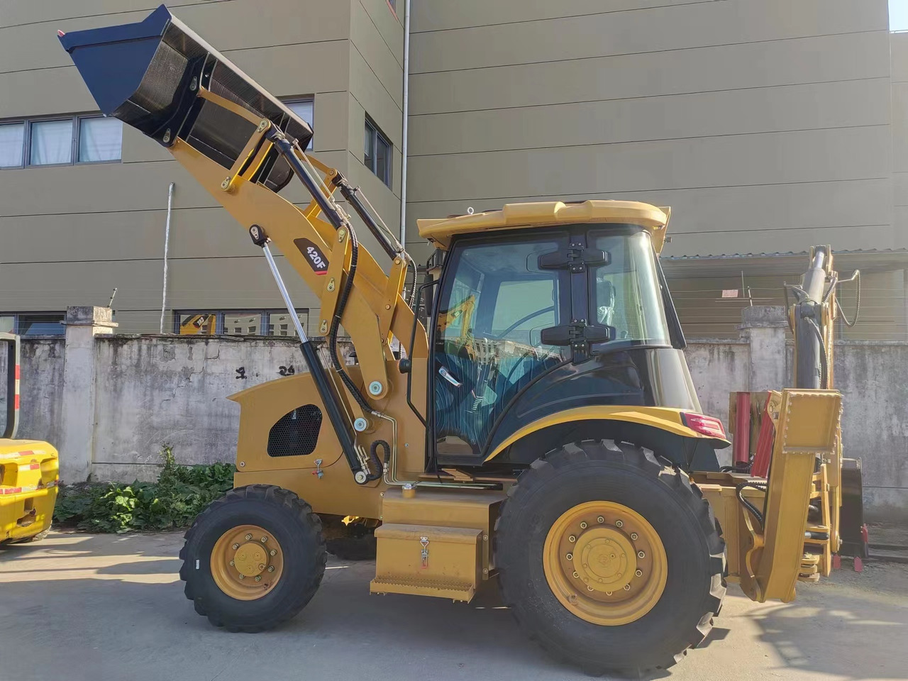 CATERPILLAR 420f - Máy xúc trước múc sau: hình 1 CATERPILLAR 420f - Máy xúc trước múc sau: hình 1