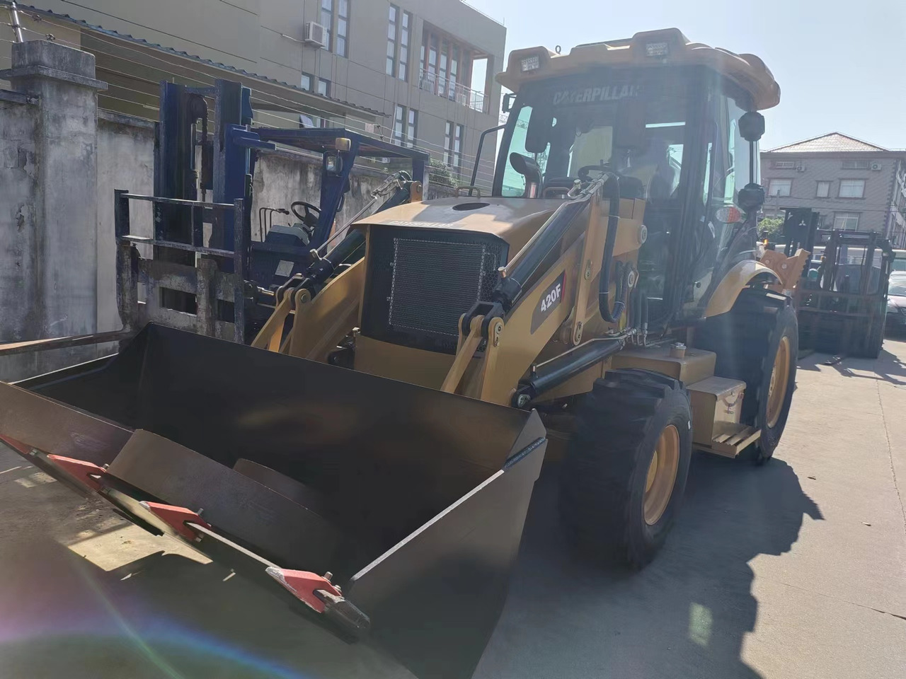 CATERPILLAR 420f - Máy xúc trước múc sau: hình 4 CATERPILLAR 420f - Máy xúc trước múc sau: hình 4