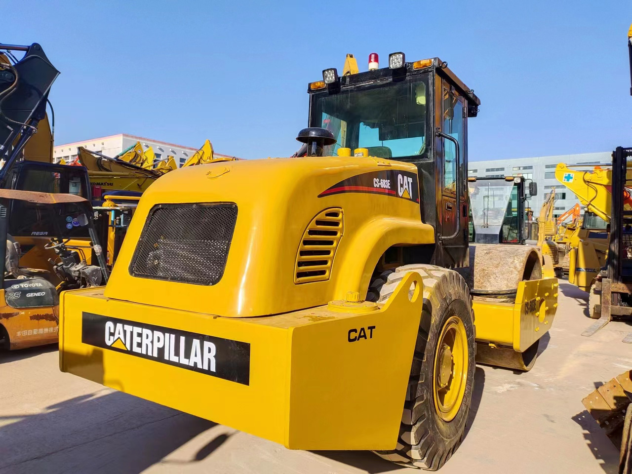 CATERPILLAR CS683E - Máy đầm: hình 4 CATERPILLAR CS683E - Máy đầm: hình 4