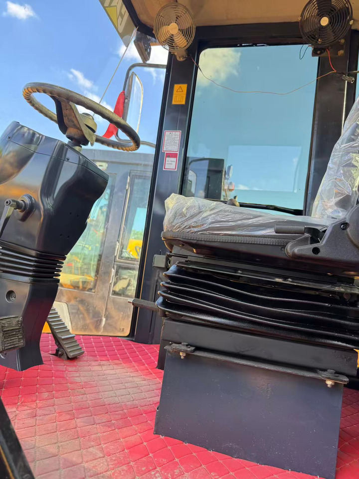 CATERPILLAR CS683E - Máy lăn đường: hình 4 CATERPILLAR CS683E - Máy lăn đường: hình 4