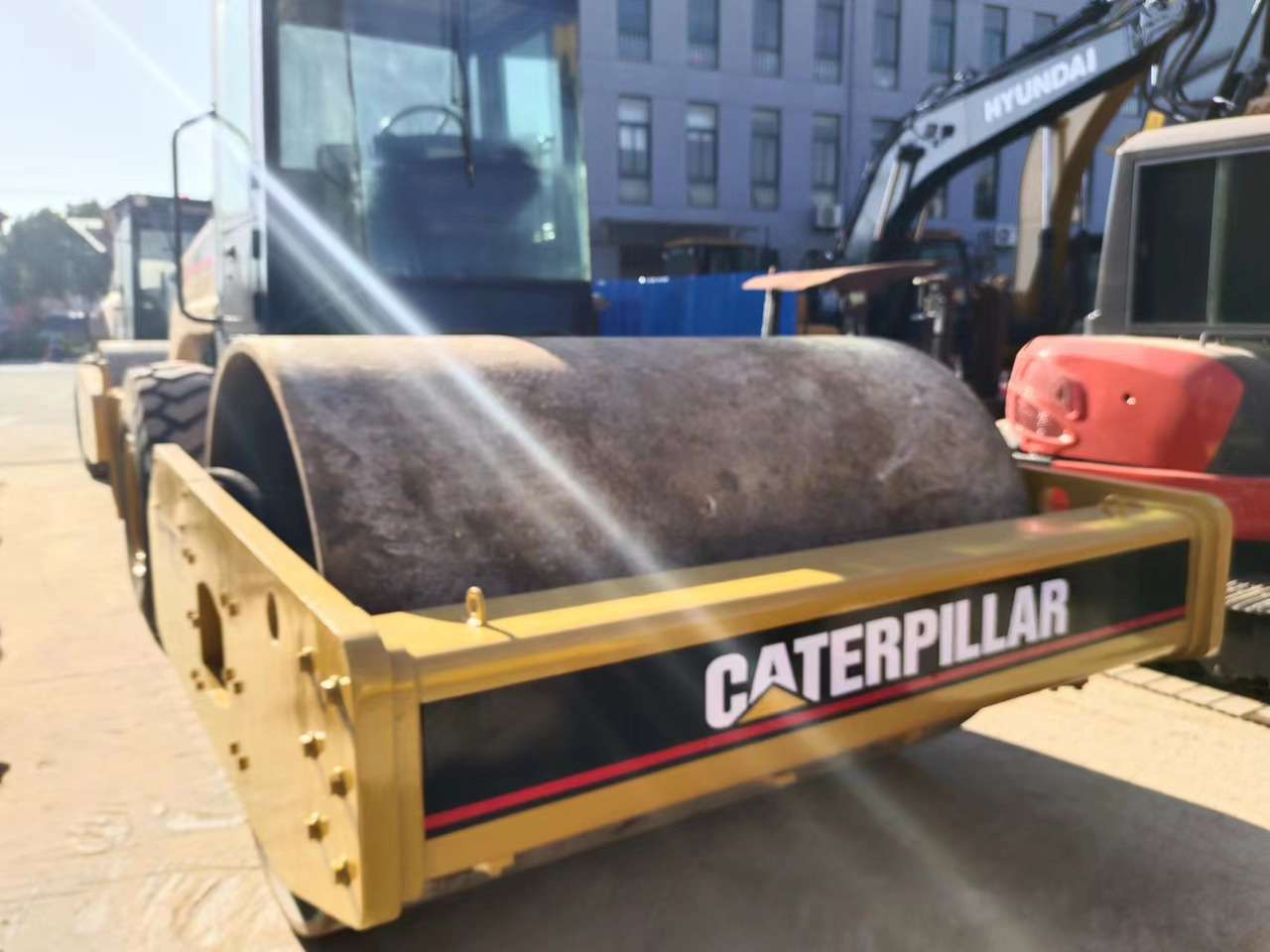 CATERPILLAR CS683E - Máy đầm: hình 3 CATERPILLAR CS683E - Máy đầm: hình 3