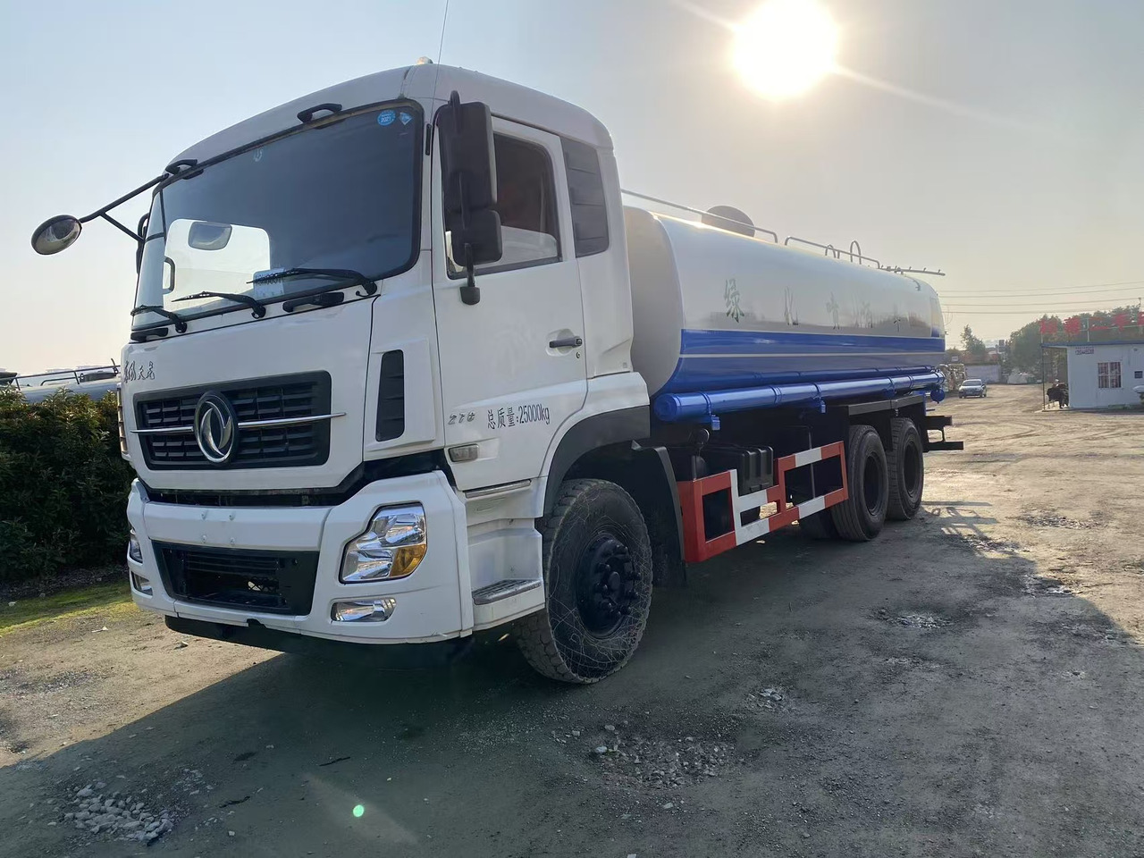 DONGFENG 20000L water truck Sprinkler - Xe bồn: hình 1 DONGFENG 20000L water truck Sprinkler - Xe bồn: hình 1