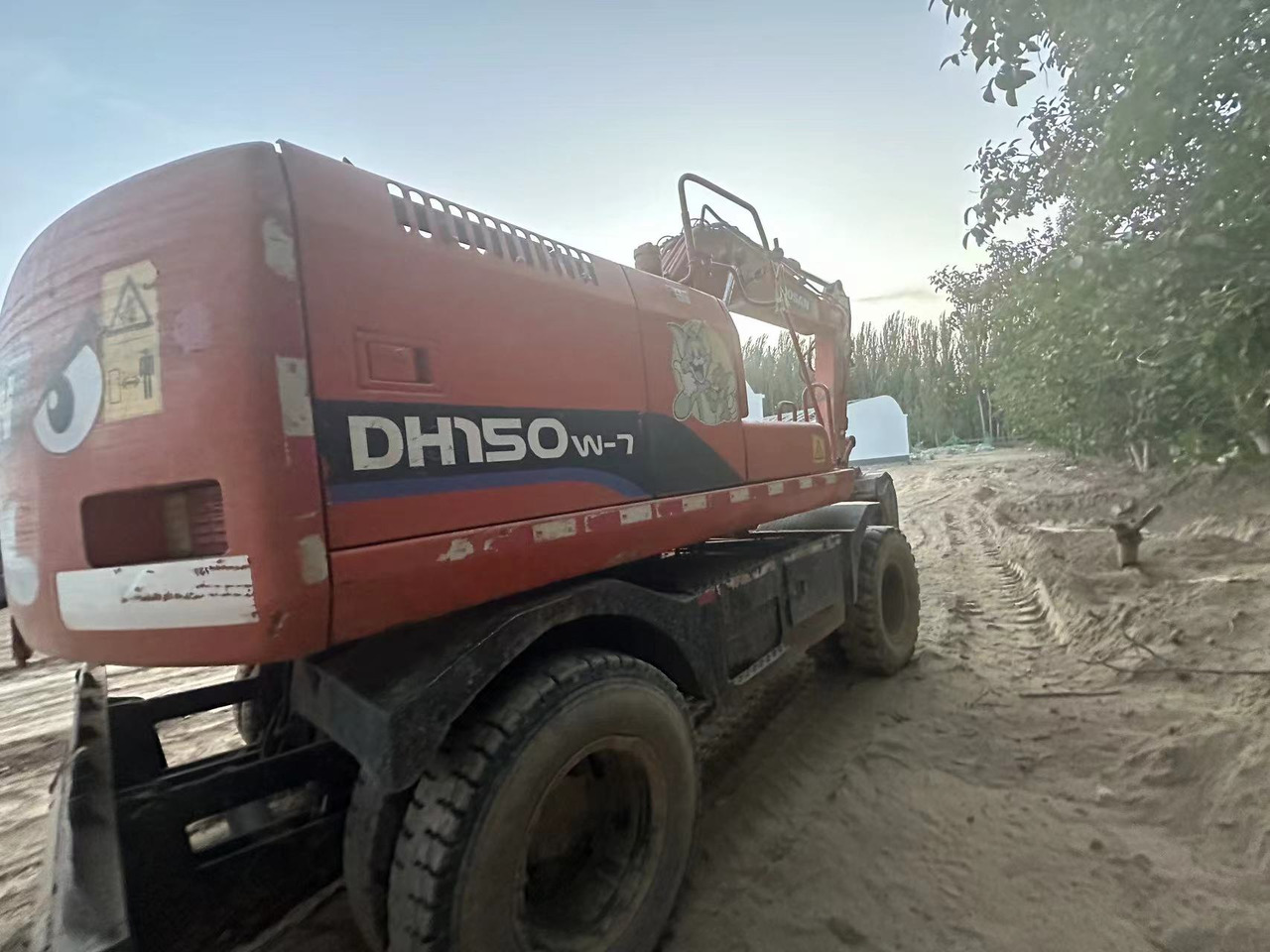 DOOSAN DH150W-7 - Máy xúc bánh lốp: hình 2 DOOSAN DH150W-7 - Máy xúc bánh lốp: hình 2