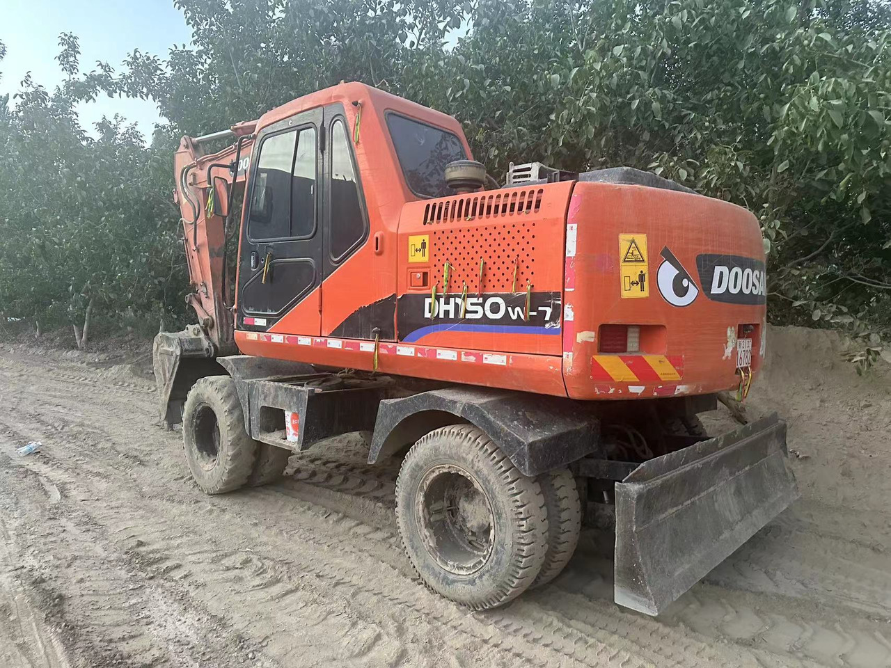 DOOSAN DH150W-7 - Máy xúc bánh lốp: hình 1 DOOSAN DH150W-7 - Máy xúc bánh lốp: hình 1