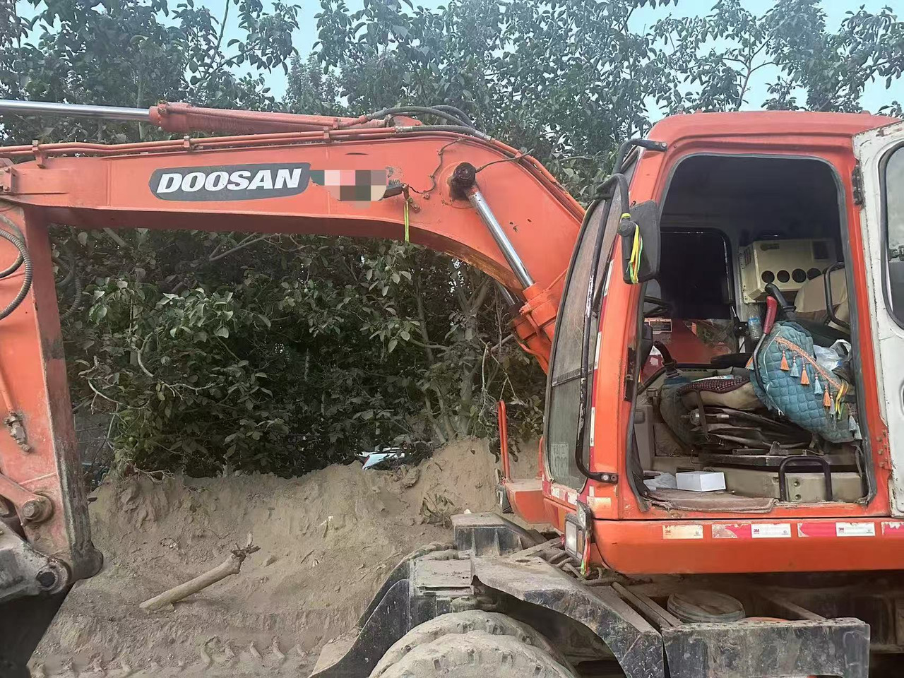 DOOSAN DH150W-7 - Máy xúc bánh lốp: hình 3 DOOSAN DH150W-7 - Máy xúc bánh lốp: hình 3