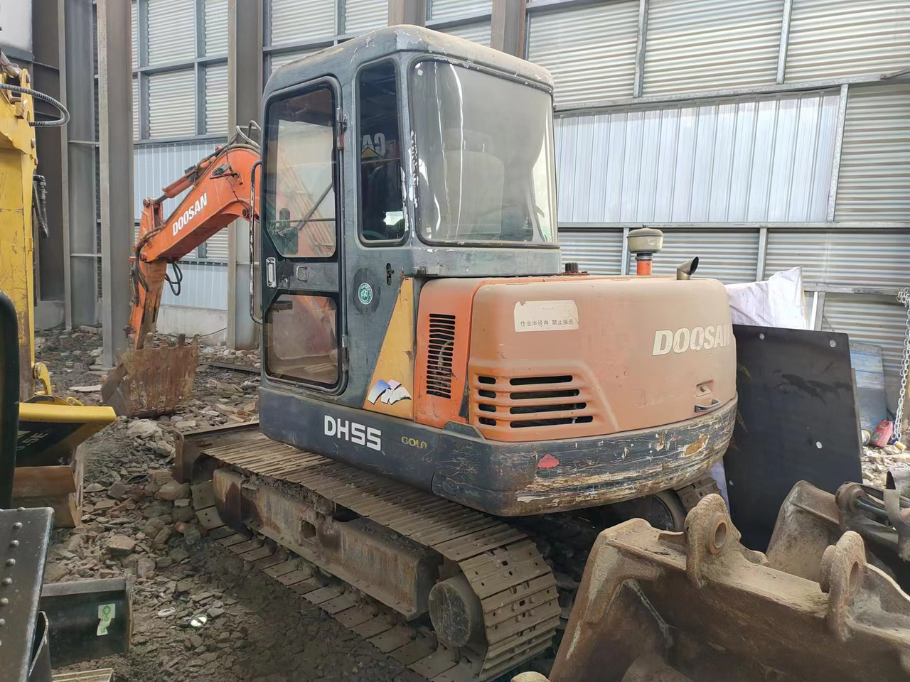 DOOSAN DH55 - Máy xúc mini: hình 2 DOOSAN DH55 - Máy xúc mini: hình 2