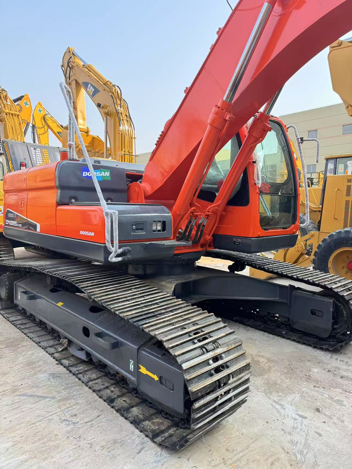DOOSAN DX225 - Máy xúc bánh xích: hình 2 DOOSAN DX225 - Máy xúc bánh xích: hình 2
