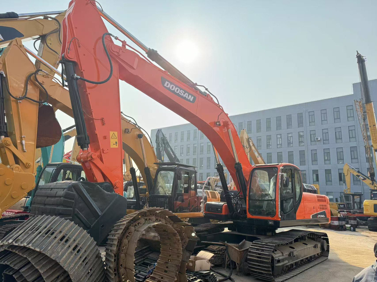 DOOSAN DX340LC - Máy xúc bánh xích: hình 2 DOOSAN DX340LC - Máy xúc bánh xích: hình 2