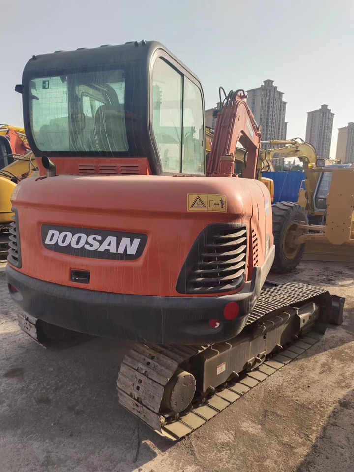 DOOSAN DX60 - Máy xúc mini: hình 3 DOOSAN DX60 - Máy xúc mini: hình 3
