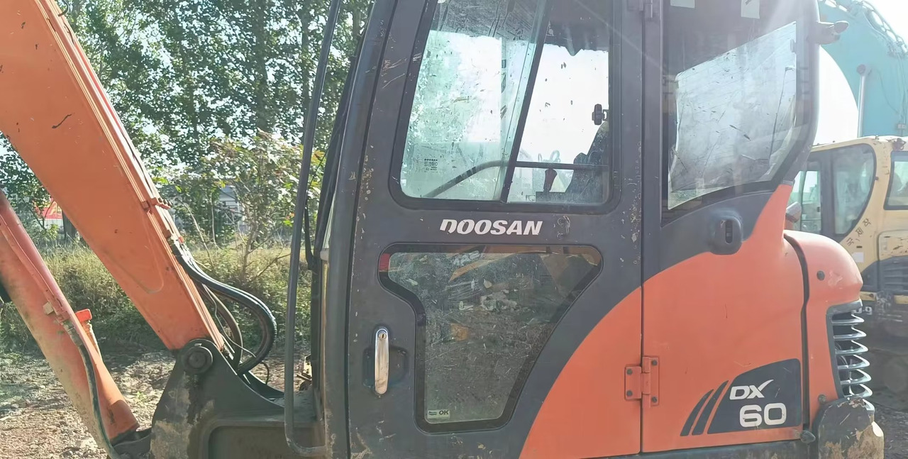DOOSAN dx60 - Máy xúc mini: hình 5 DOOSAN dx60 - Máy xúc mini: hình 5