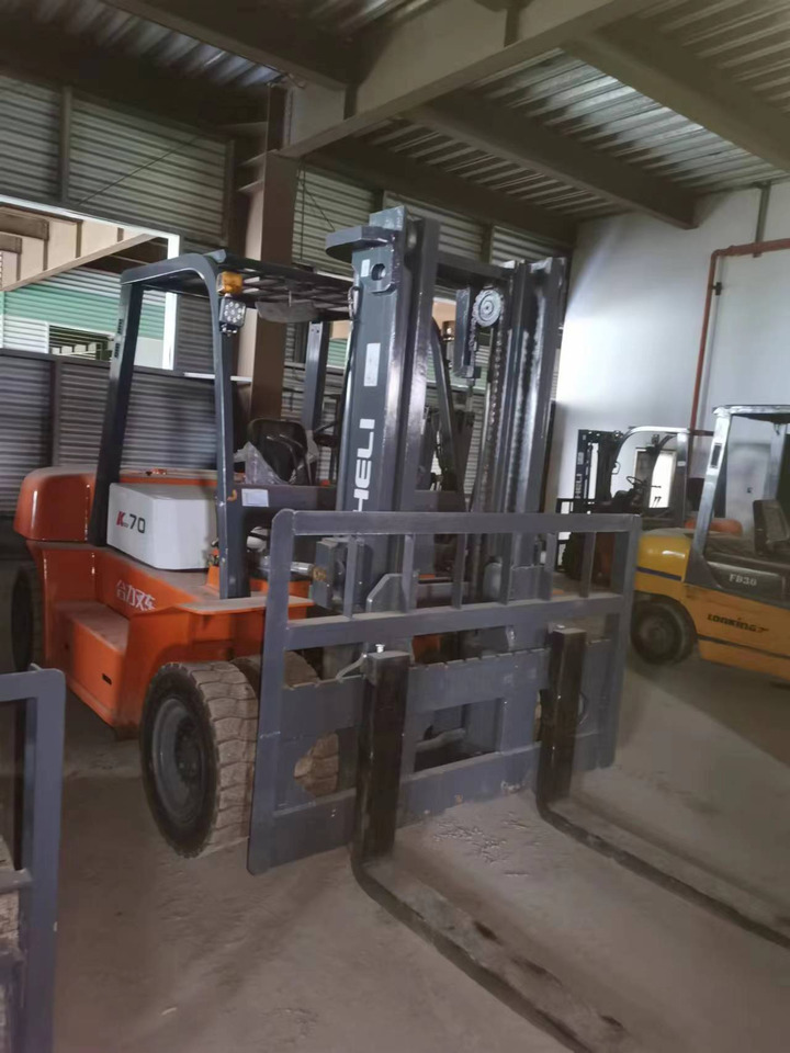 HELI 70 DIESEL FORKLIFT 7TON - Xe nâng diesel: hình 3 HELI 70 DIESEL FORKLIFT 7TON - Xe nâng diesel: hình 3