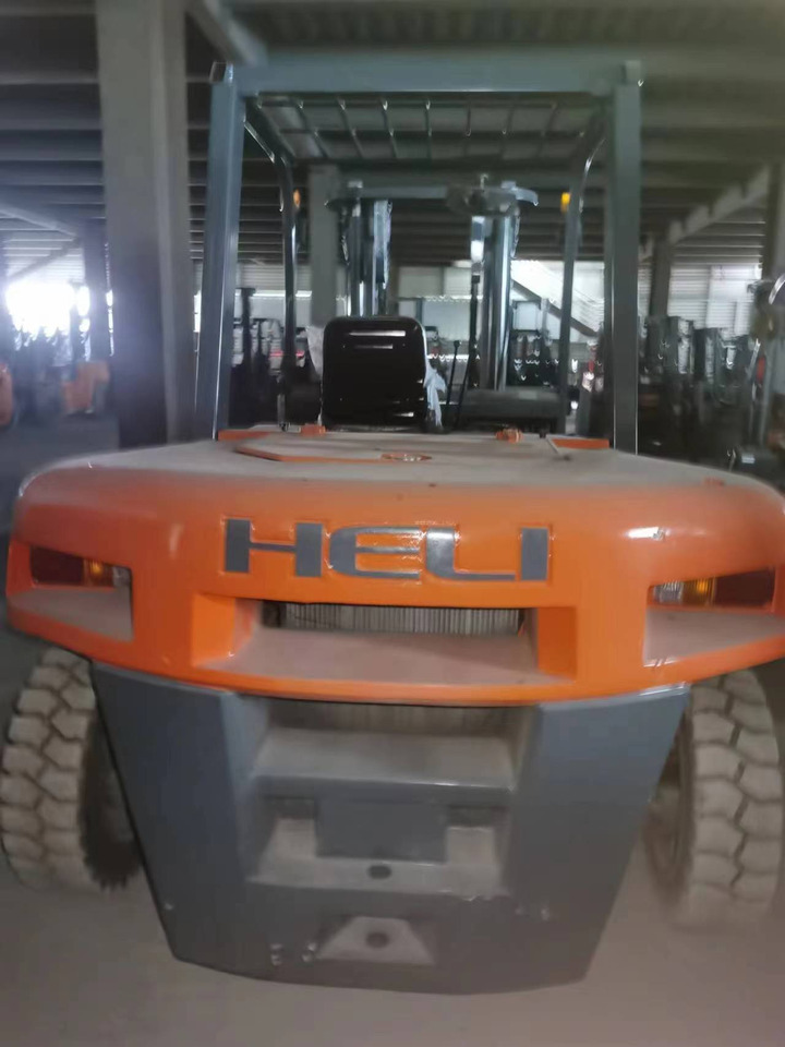 HELI 70 DIESEL FORKLIFT 7TON - Xe nâng diesel: hình 2 HELI 70 DIESEL FORKLIFT 7TON - Xe nâng diesel: hình 2