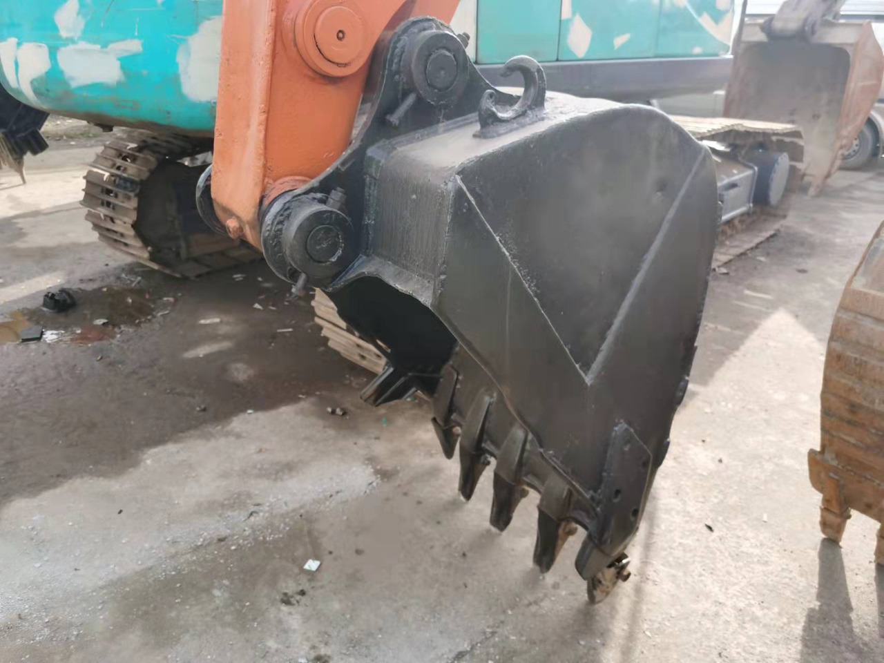 HITACHI EX120-2 - Máy xúc bánh xích: hình 4 HITACHI EX120-2 - Máy xúc bánh xích: hình 4