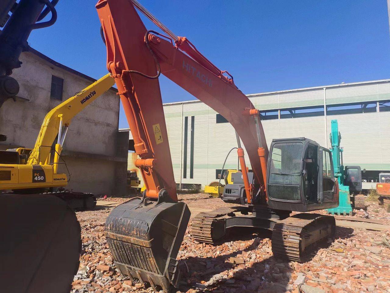 HITACHI ZX200 - Máy xúc bánh xích: hình 2 HITACHI ZX200 - Máy xúc bánh xích: hình 2