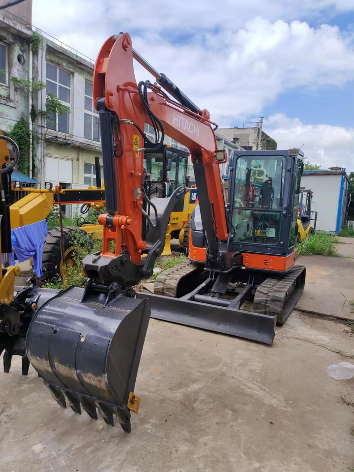 HITACHI ZX55 USR-5A - Máy xúc mini: hình 1 HITACHI ZX55 USR-5A - Máy xúc mini: hình 1