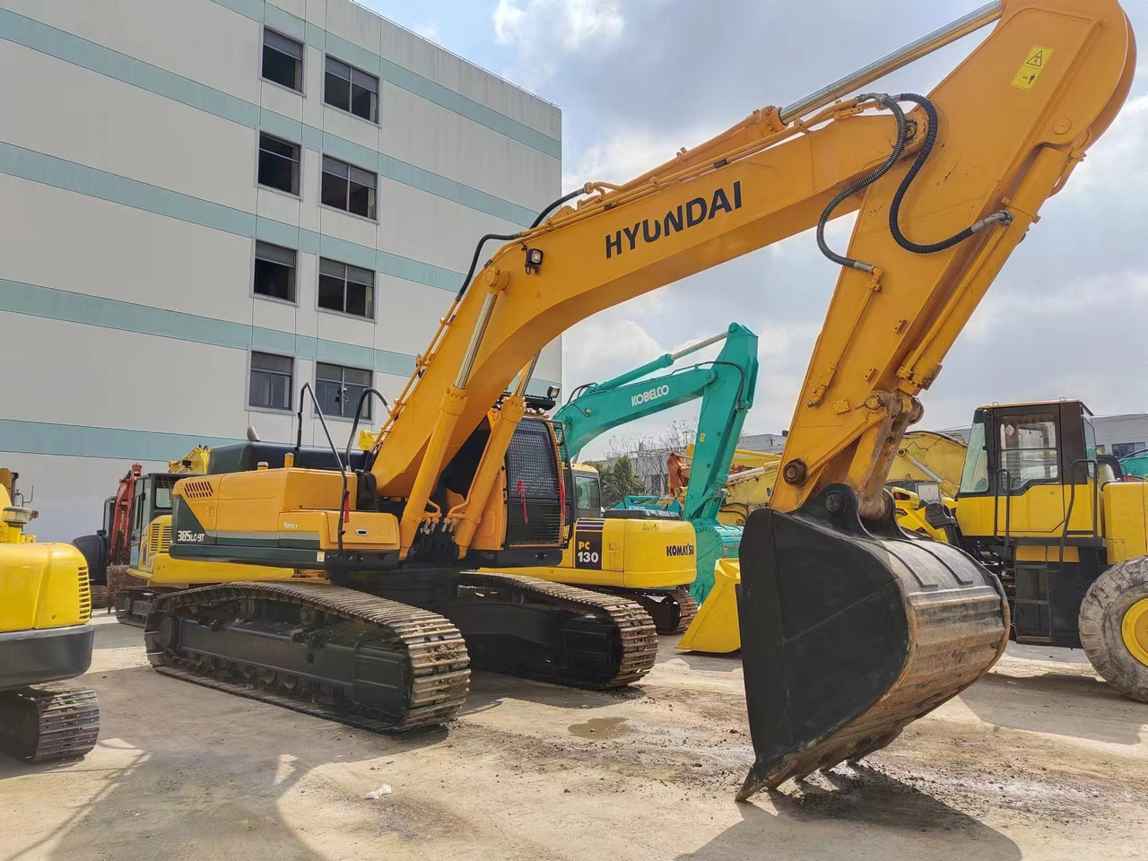 Hyundai R385LC-9T - Máy xúc bánh xích: hình 3 Hyundai R385LC-9T - Máy xúc bánh xích: hình 3