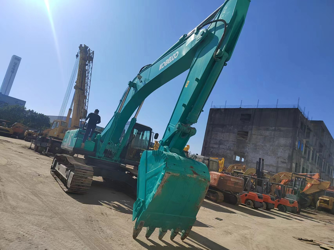 KOBELCO SK350LC-8 - Máy xúc bánh xích: hình 1 KOBELCO SK350LC-8 - Máy xúc bánh xích: hình 1