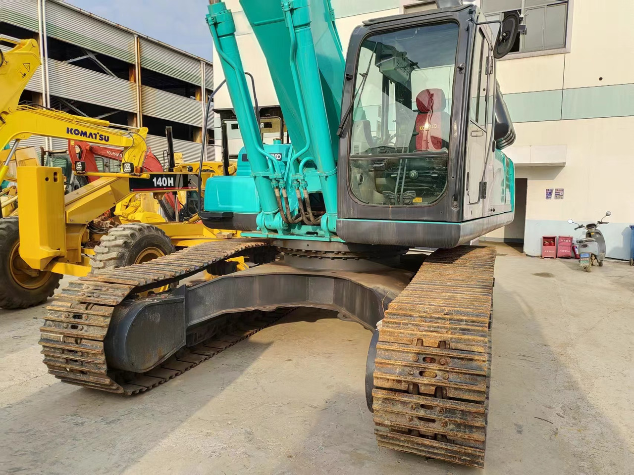 KOBELCO SK350LC-8 - Máy xúc bánh xích: hình 2 KOBELCO SK350LC-8 - Máy xúc bánh xích: hình 2