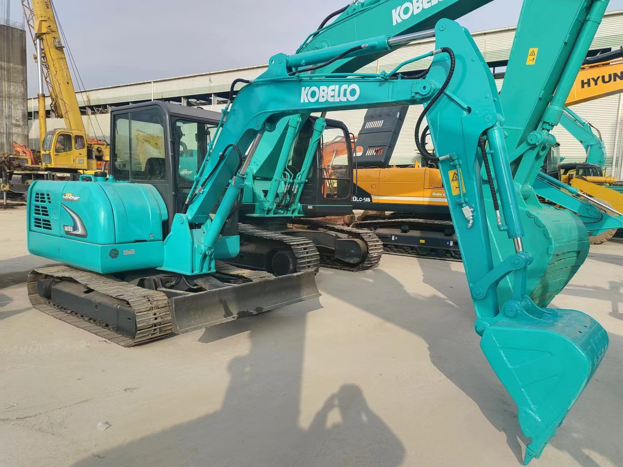 KOBELCO SK60-8 - Máy xúc mini: hình 3 KOBELCO SK60-8 - Máy xúc mini: hình 3