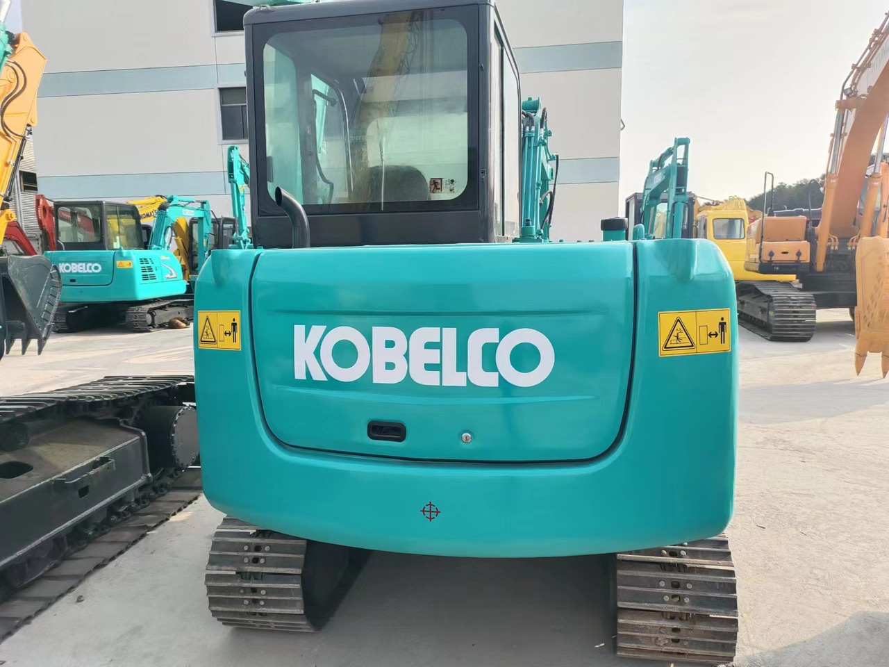 KOBELCO SK60-8 - Máy xúc mini: hình 2 KOBELCO SK60-8 - Máy xúc mini: hình 2