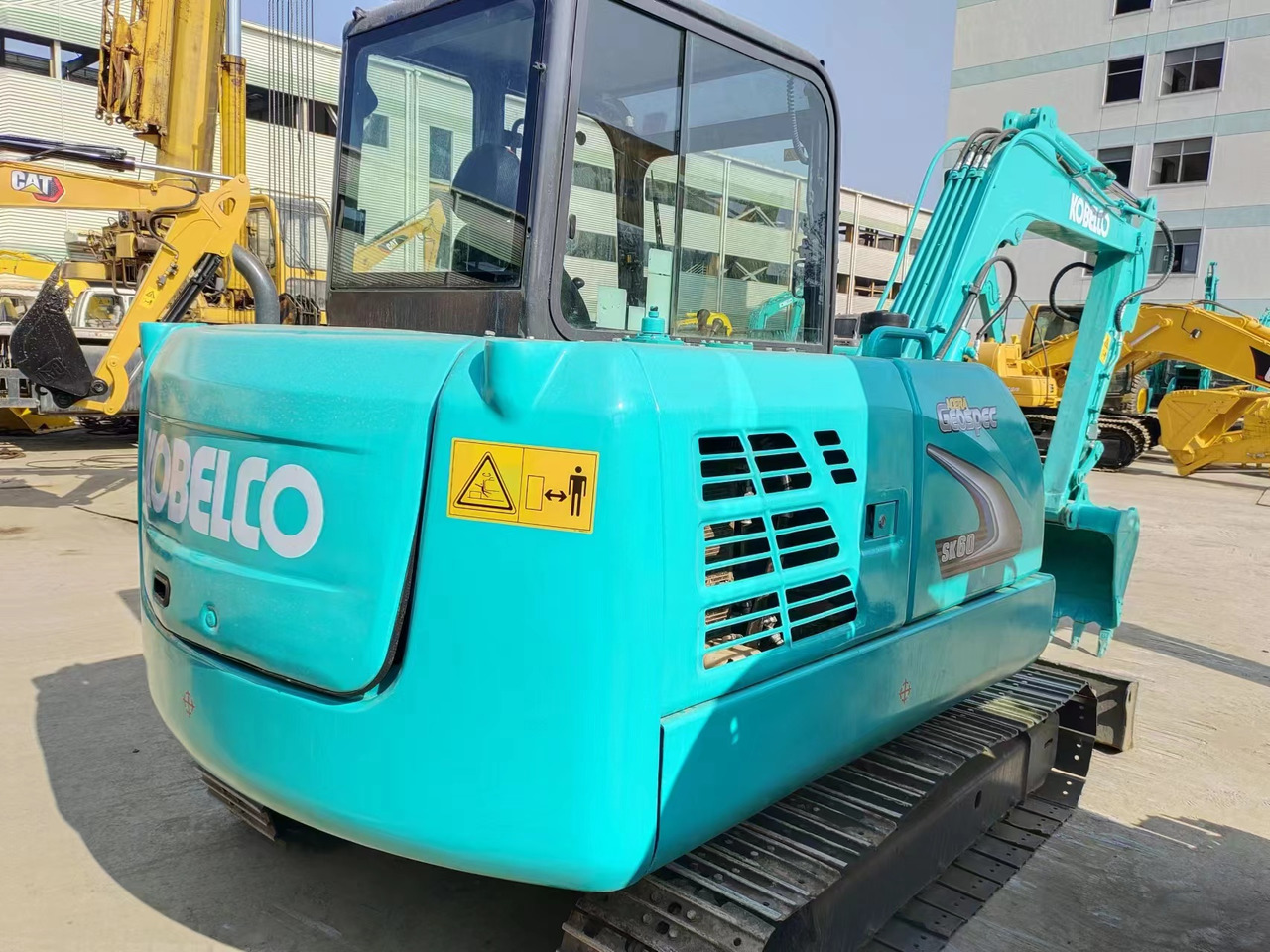 KOBELCO SK60-8 - Máy xúc mini: hình 2 KOBELCO SK60-8 - Máy xúc mini: hình 2
