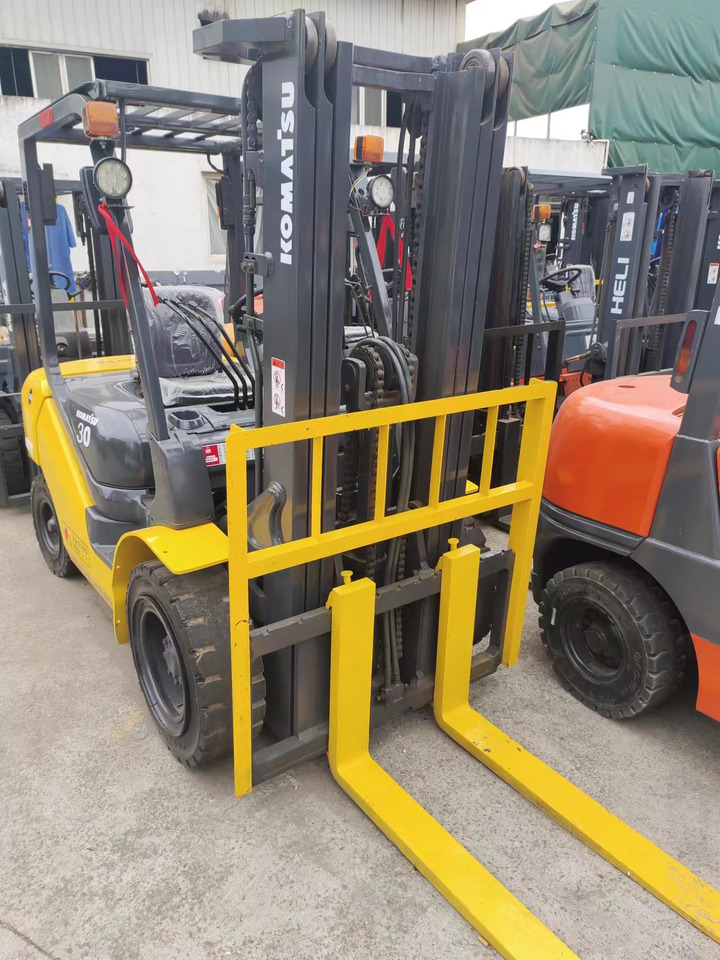 KOMATSU FD30 FD50 FD70 Japanese diesel forklift - Xe nâng diesel: hình 2 KOMATSU FD30 FD50 FD70 Japanese diesel forklift - Xe nâng diesel: hình 2